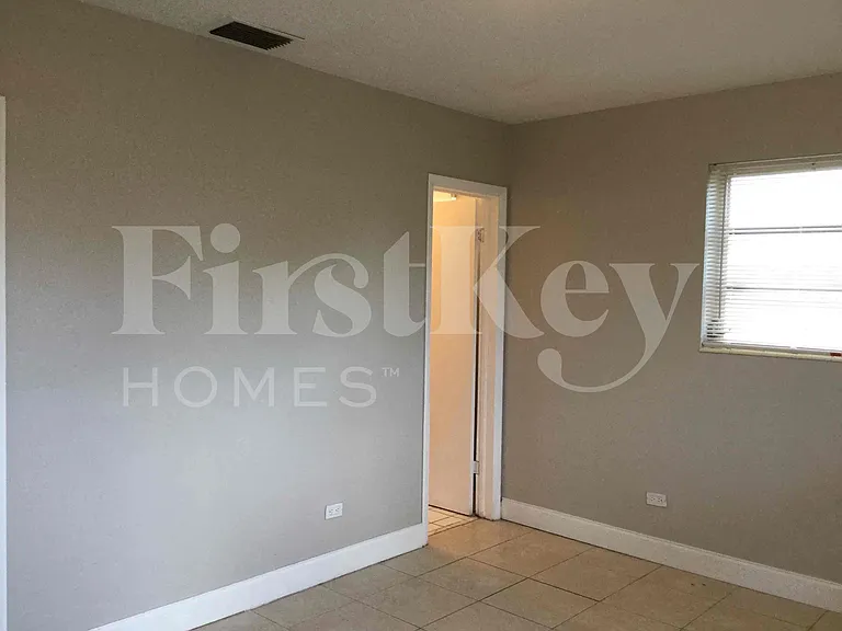 6941 SW 5th St — Photo 8