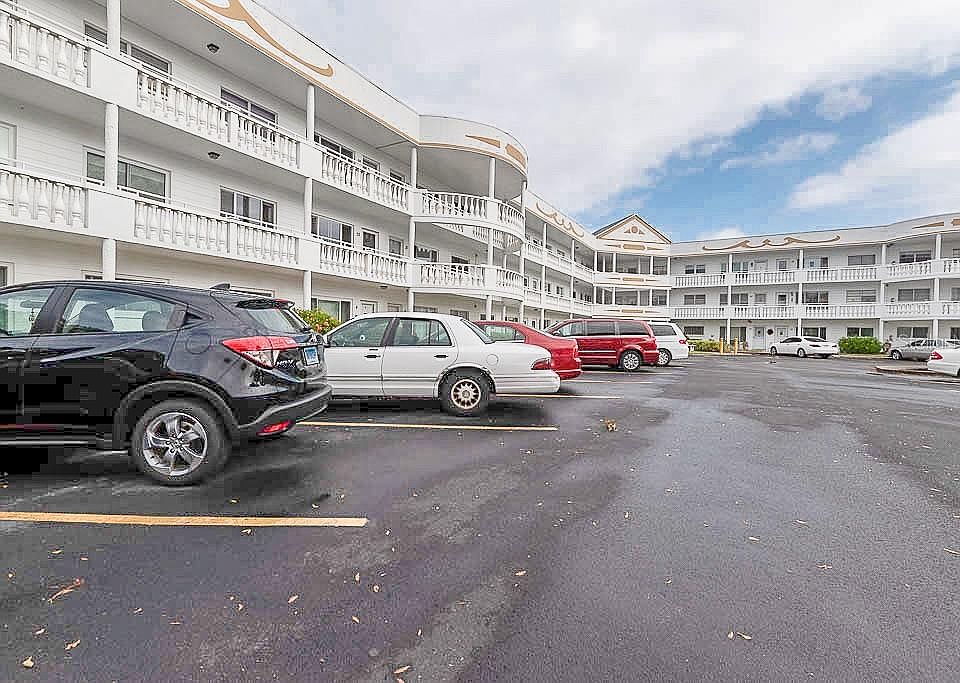 1st image of 2428 Columbia Dr APT 30