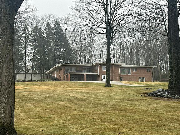 3rd image of 288 E Saddle River Rd