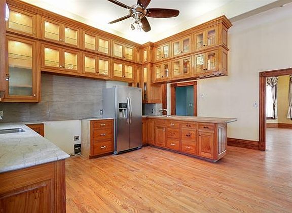3rd image of 2525 Milan St