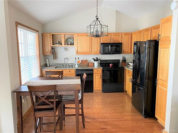 4th image of 628 Thornburg Pl