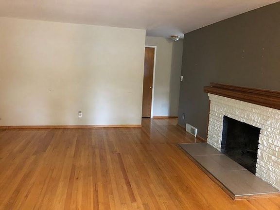 2nd image of 10616 NE 14th St