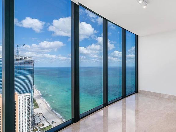 4th image of 18555 Collins Ave #11111