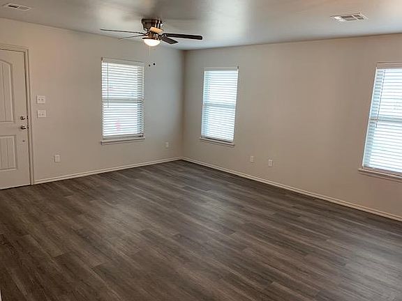 4th image of 511 N Walker Dr