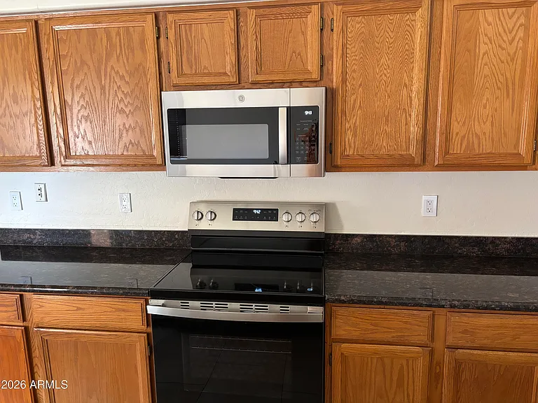 908 N Gregory Pl — Photo 7