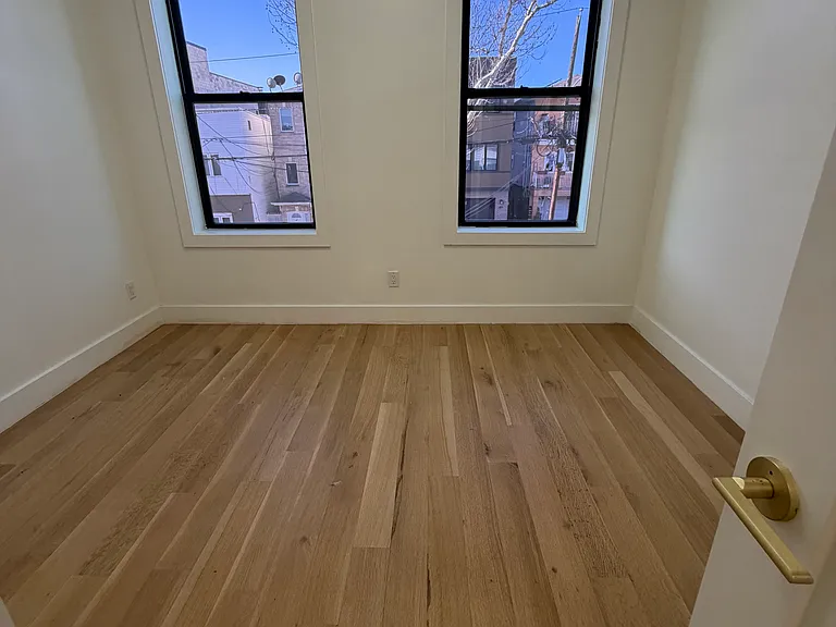 50 Grace St #4 — Photo 5