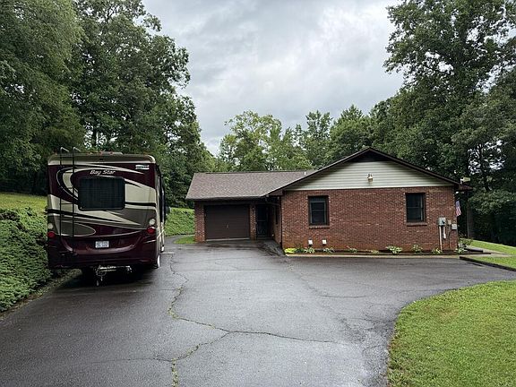 2nd image of 35 Moore Rd