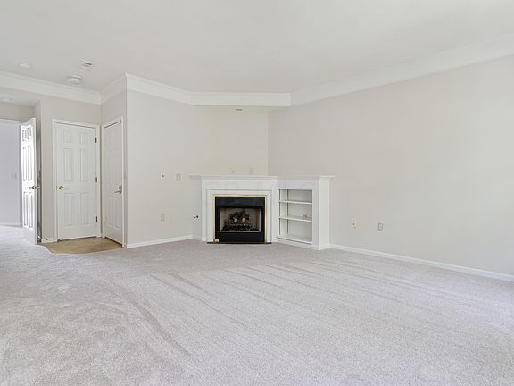 4th image of 7138 Elmfield Dr E
