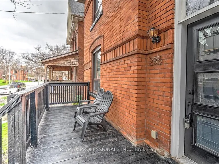 285 Hess St S — Photo 3