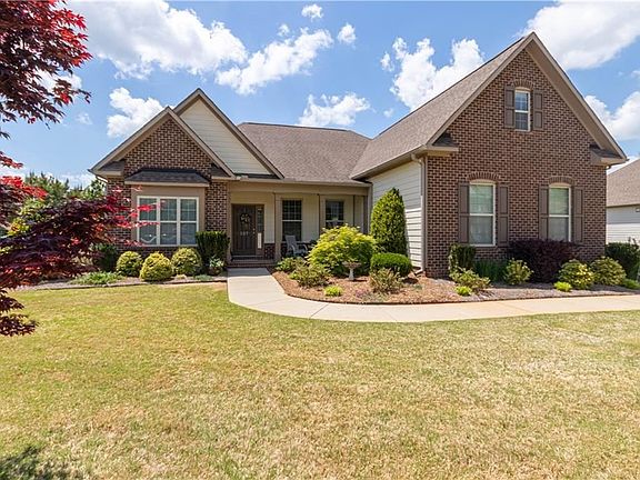 3rd image of 107 Waltzing Vine Ln
