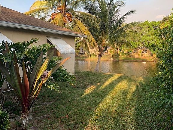 3rd image of 10443 Boynton Place Cir