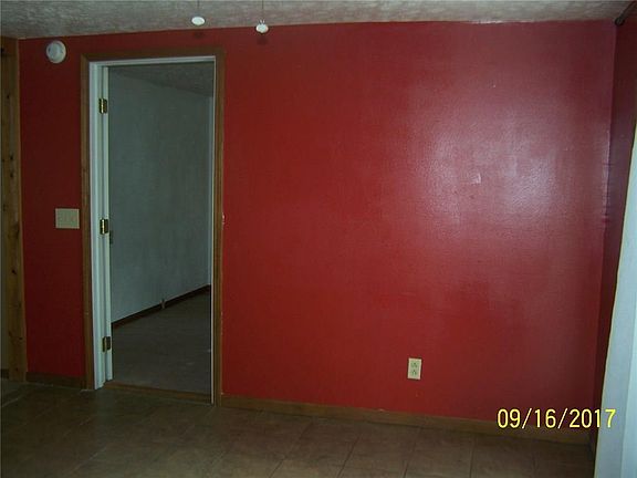 5th image of 405 N High St