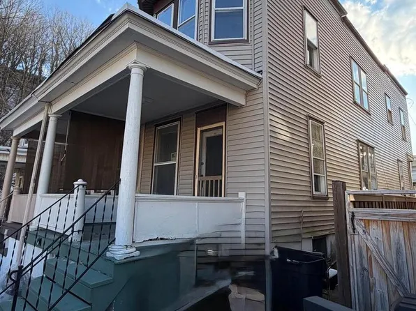 8 N Locust St, Coal Township, PA 17866