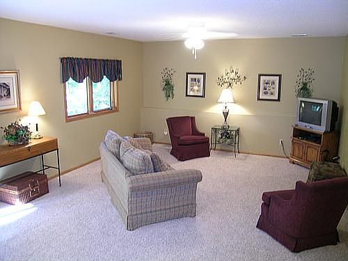 Sunny walk-out level suite w/ 2nd family rm, bedroom and full bath!