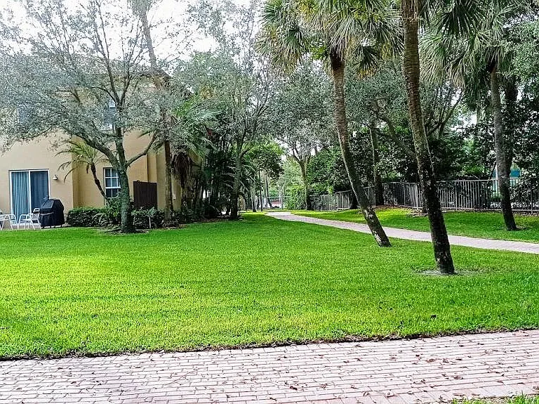 2812 Eagle Rock Cir #906 — Photo 36
