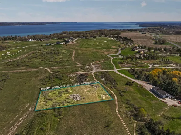 7549 Highgrove Trl, Williamsburg, MI 49690
