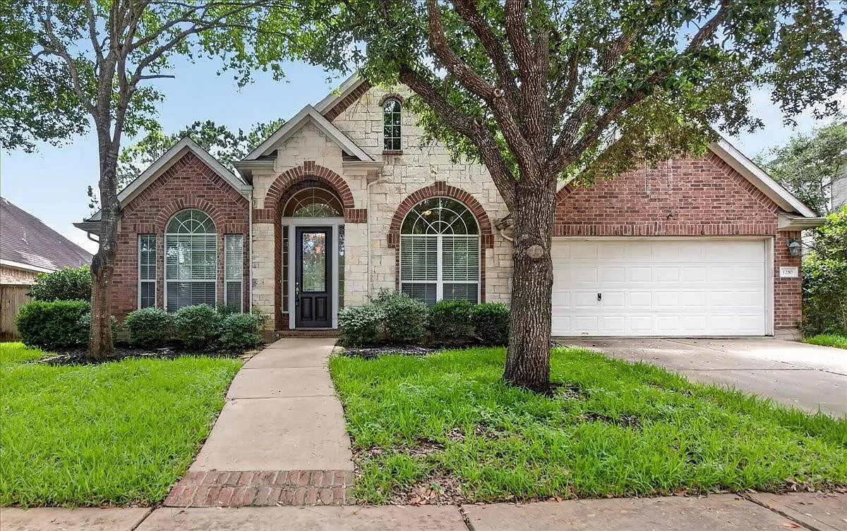 4 bed, 2.5 bath, 2824 sqft, $2,690 — Photo 1