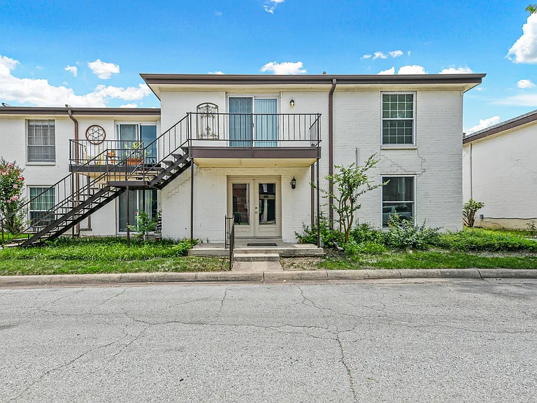 4002 Ridglea Country Club Dr #108 — Photo 31