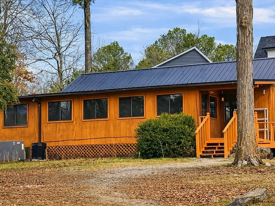 206 Finnell Rd NW