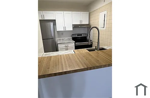 13390 NE 7th Ave Photo 1