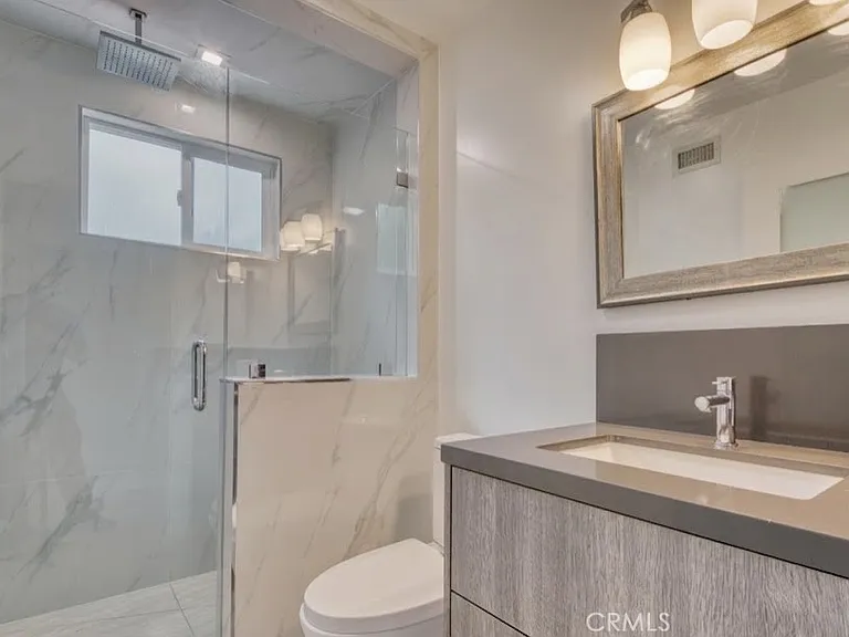 20516 Clark St — Photo 21