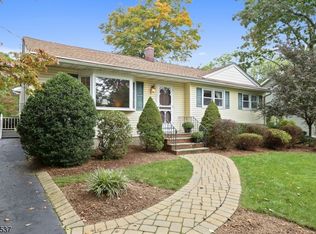 8 Southard Pl, Basking Ridge, NJ 07920