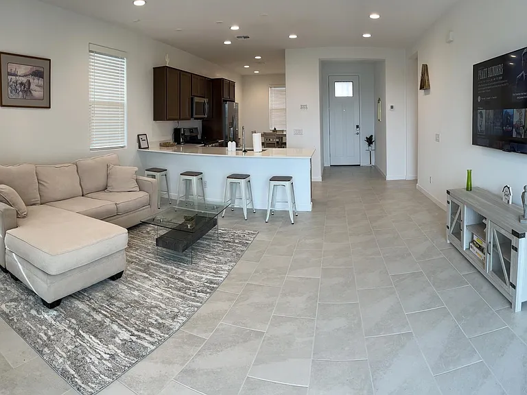 8903 W Solano Dr — Photo 2