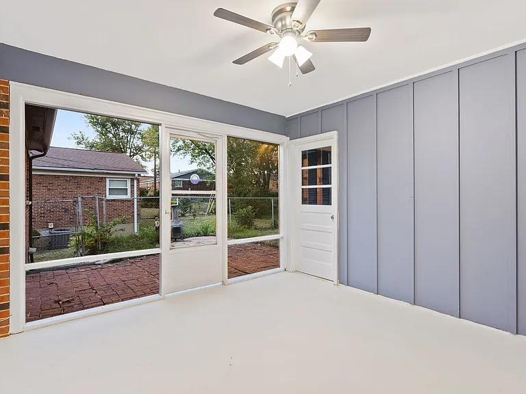 1555 Zurich Dr — Photo 30