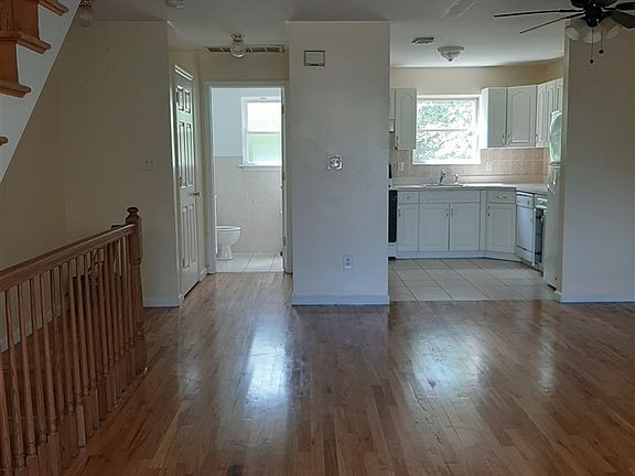 4th image of 131 Ege Ave