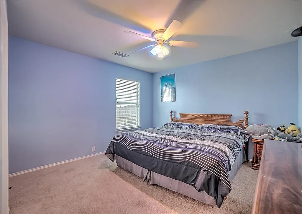 4 bed, 2.5 bath, 2627 sqft, $2,500 — Photo 4