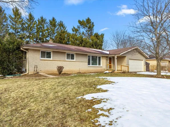 15540 West Glendale DRIVE, New Berlin, WI 53151