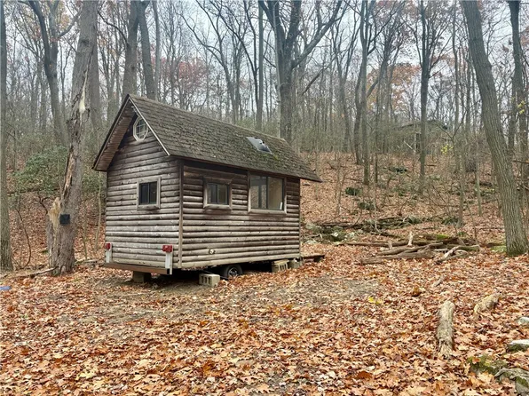 150 Maple Rd, Acme, PA 15610