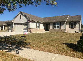 813 Chadwick Dr, Watertown, WI 53094