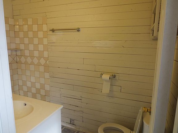 Bathroom with tub/shower combo