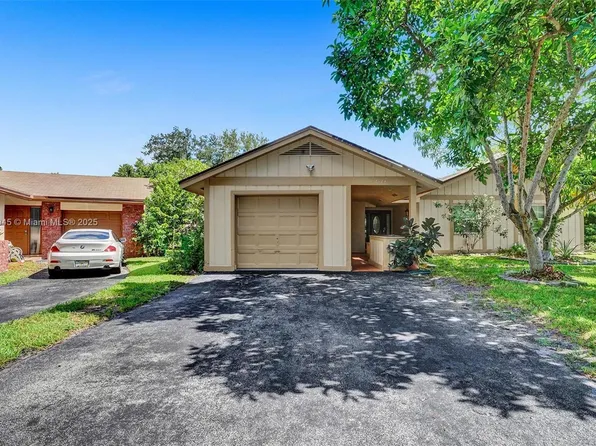 2124 Nova Village Dr, Fort Lauderdale, FL 33317