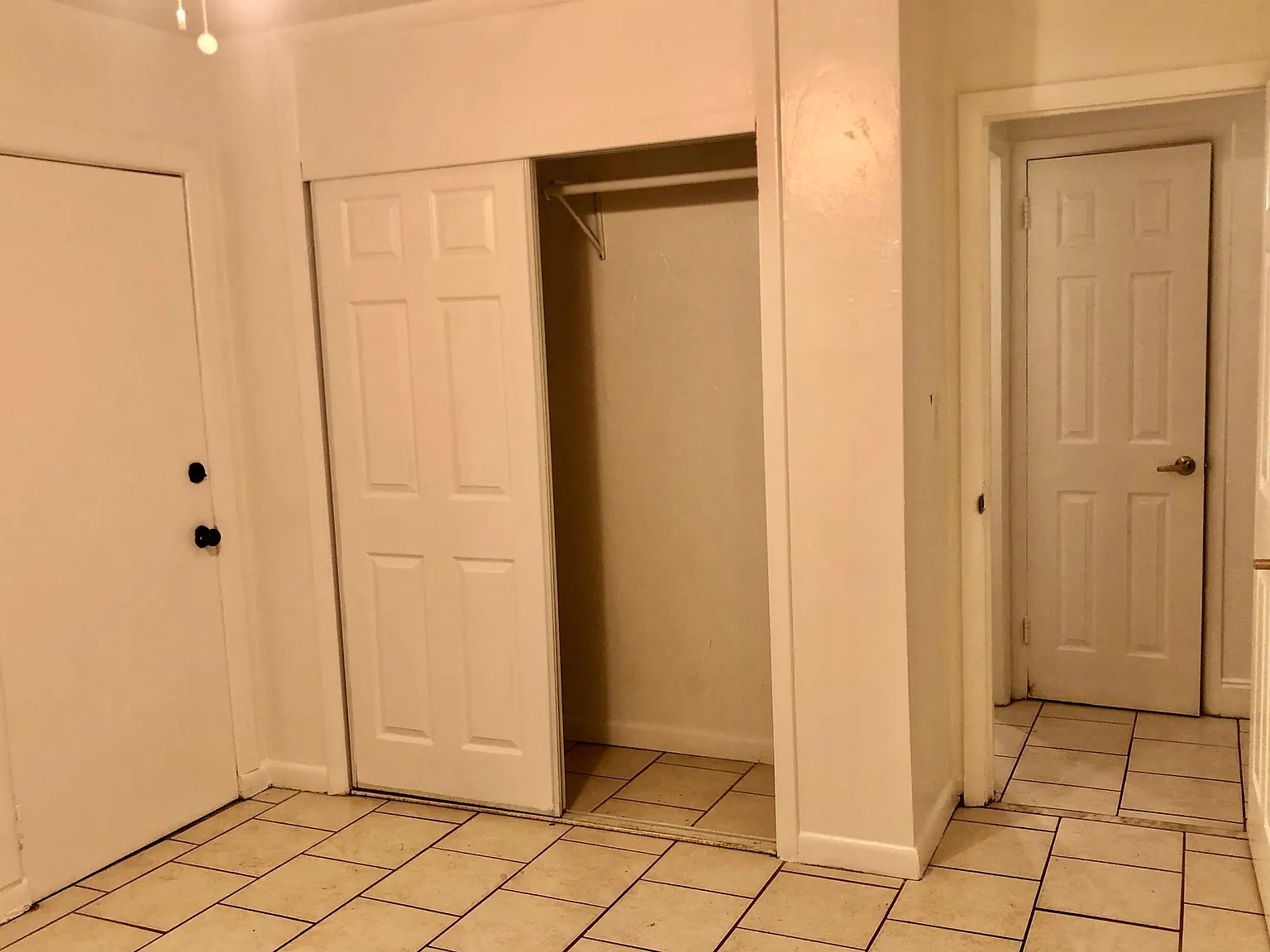 2 bed, 650 sqft, $1,700 — Photo 2