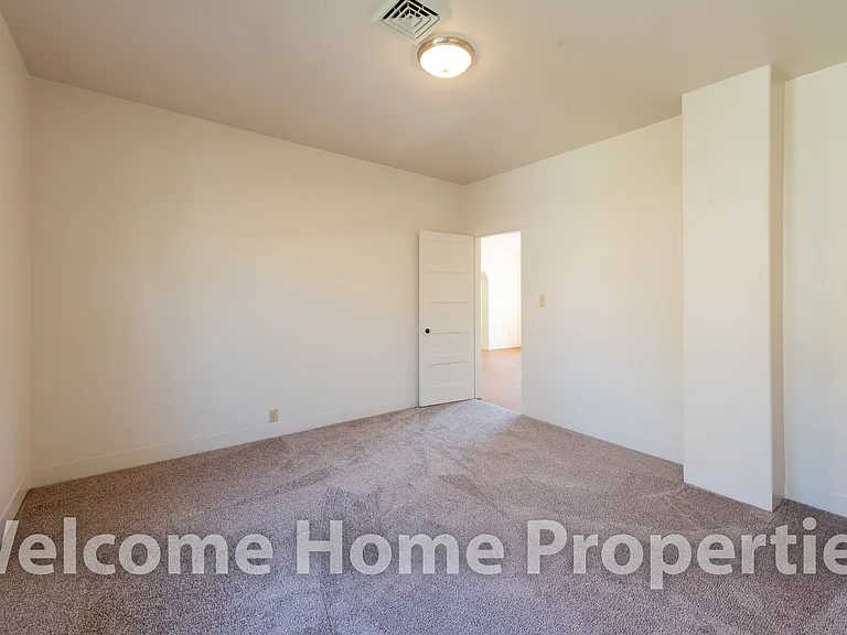 512 S College Ave — Photo 12