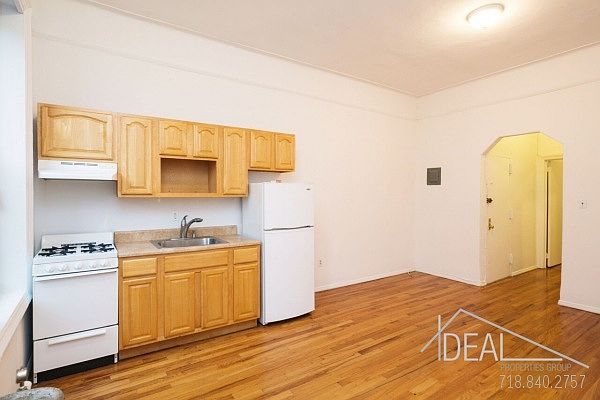 2nd image of 352 Bedford Ave APT 6