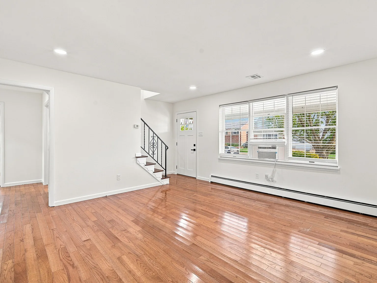 4 bed, $2,800 — Photo 4
