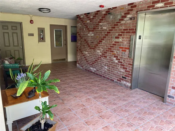 (undisclosed Address), North Miami Beach, FL 33160