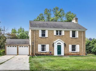 529 Arrowhead Dr, Green Bay, WI 54301