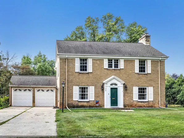 529 Arrowhead Dr, Green Bay, WI 54301