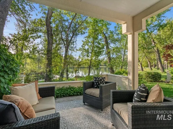 946 E Riverpark Ln, Boise, ID 83706
