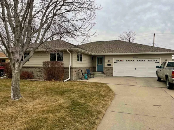 1606 Lincoln Ave, Cozad, NE 69130