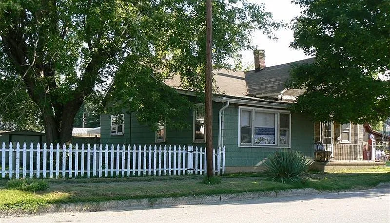 1014 Schiller St photo 1