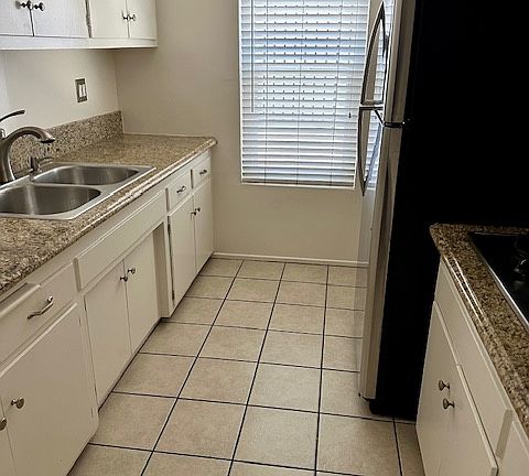 4th image of 1941 Malcolm Ave APT 2