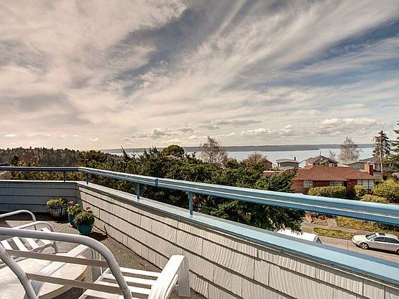 Sweeping views over Fauntleroy Cove towards Olympic Mountains. Watch the ferries glide from Southworth to Vashon to West Seattle.