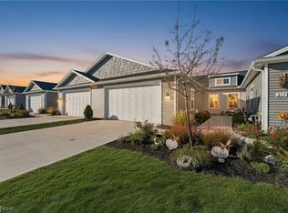 215 Silver Spring Cir, Elyria, OH 44035