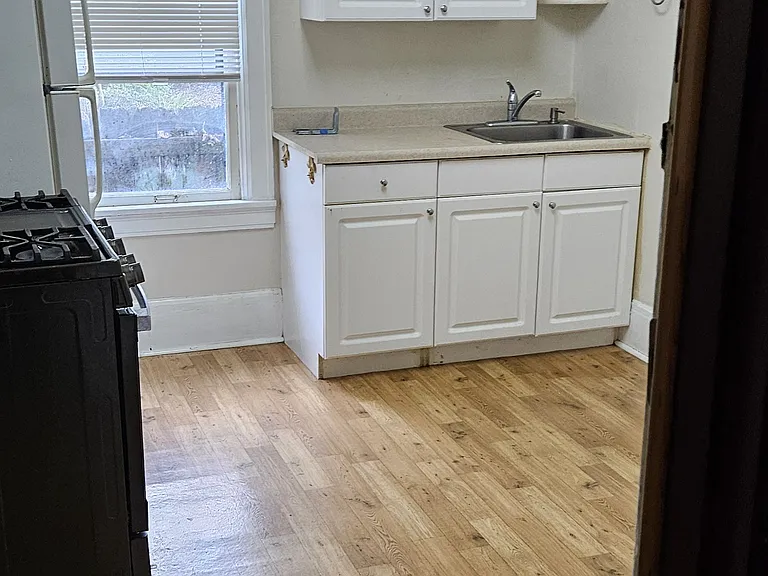 NW Everett St — Photo 2