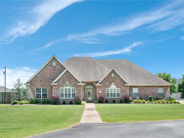 1546 S Roberts Rd, Fayetteville, AR 72701